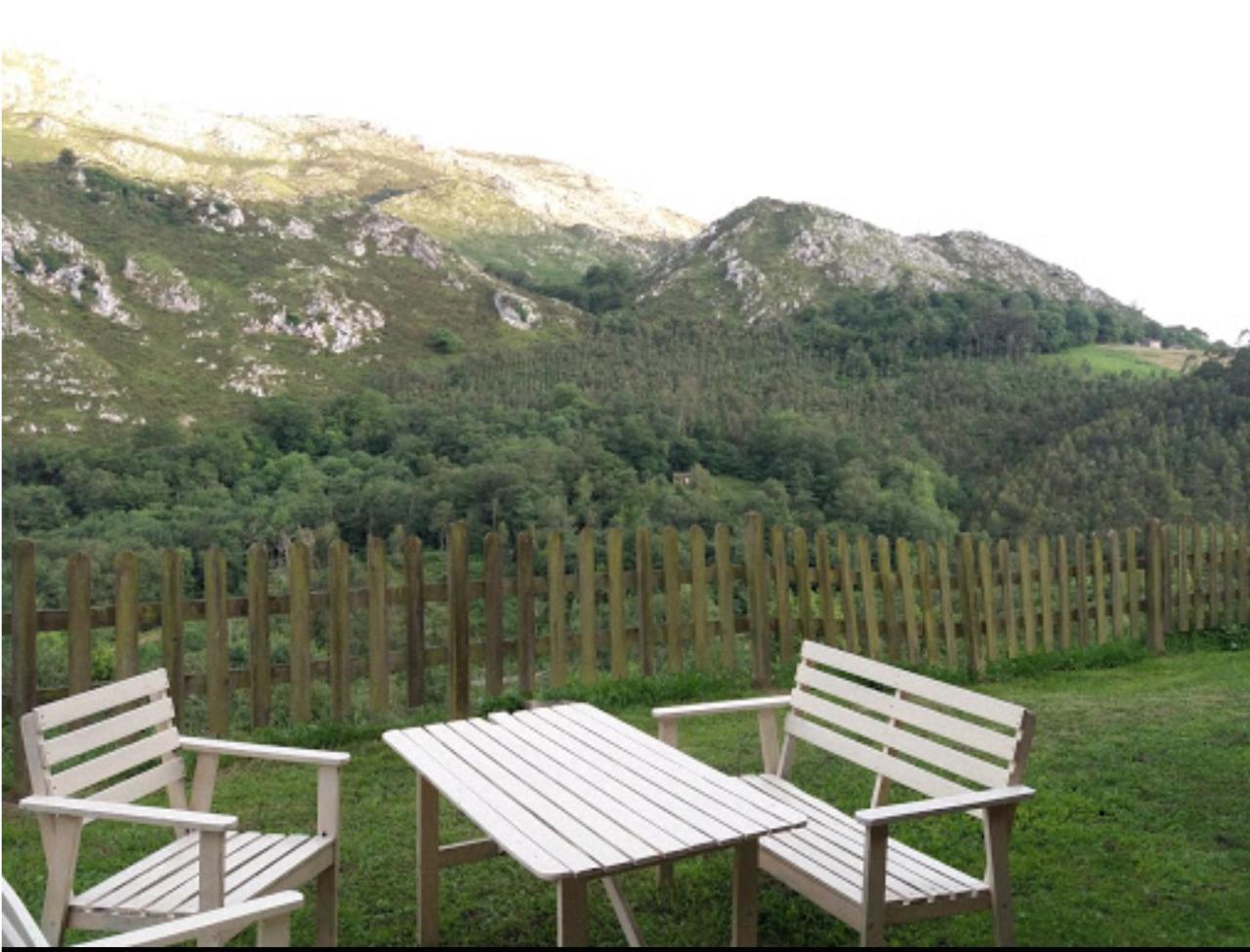 El Interior De Gaia Guest House Arriondas Luaran gambar