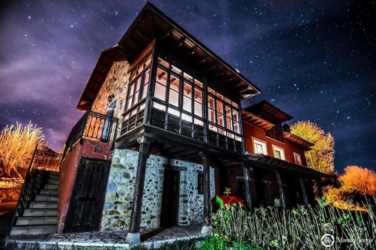 El Interior De Gaia Guest House Arriondas Luaran gambar