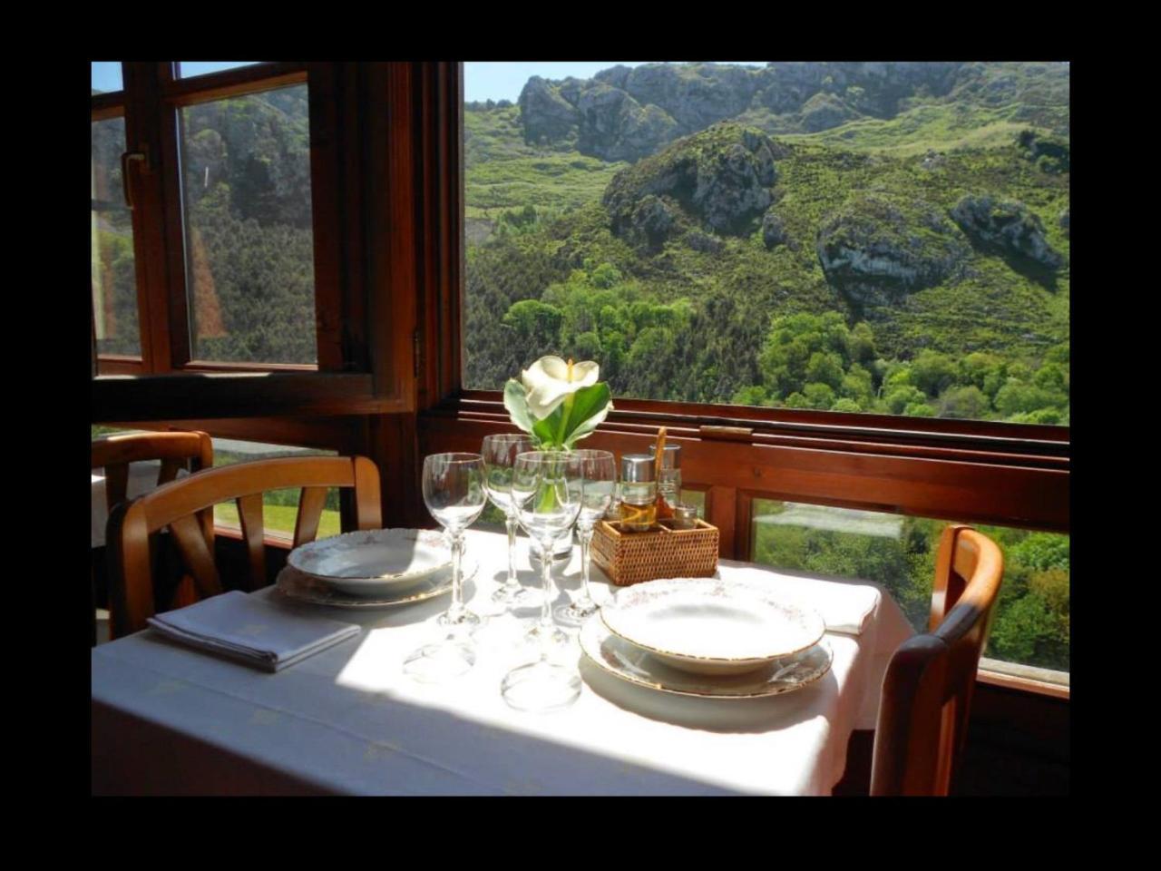 El Interior De Gaia Guest House Arriondas Luaran gambar
