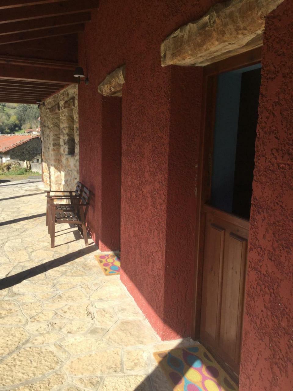 El Interior De Gaia Guest House Arriondas Luaran gambar