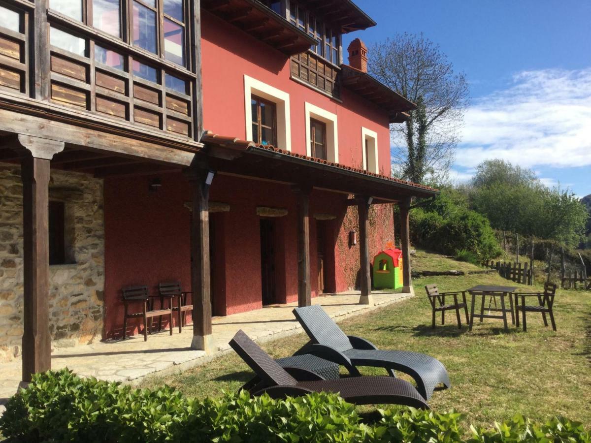 El Interior De Gaia Guest House Arriondas Luaran gambar