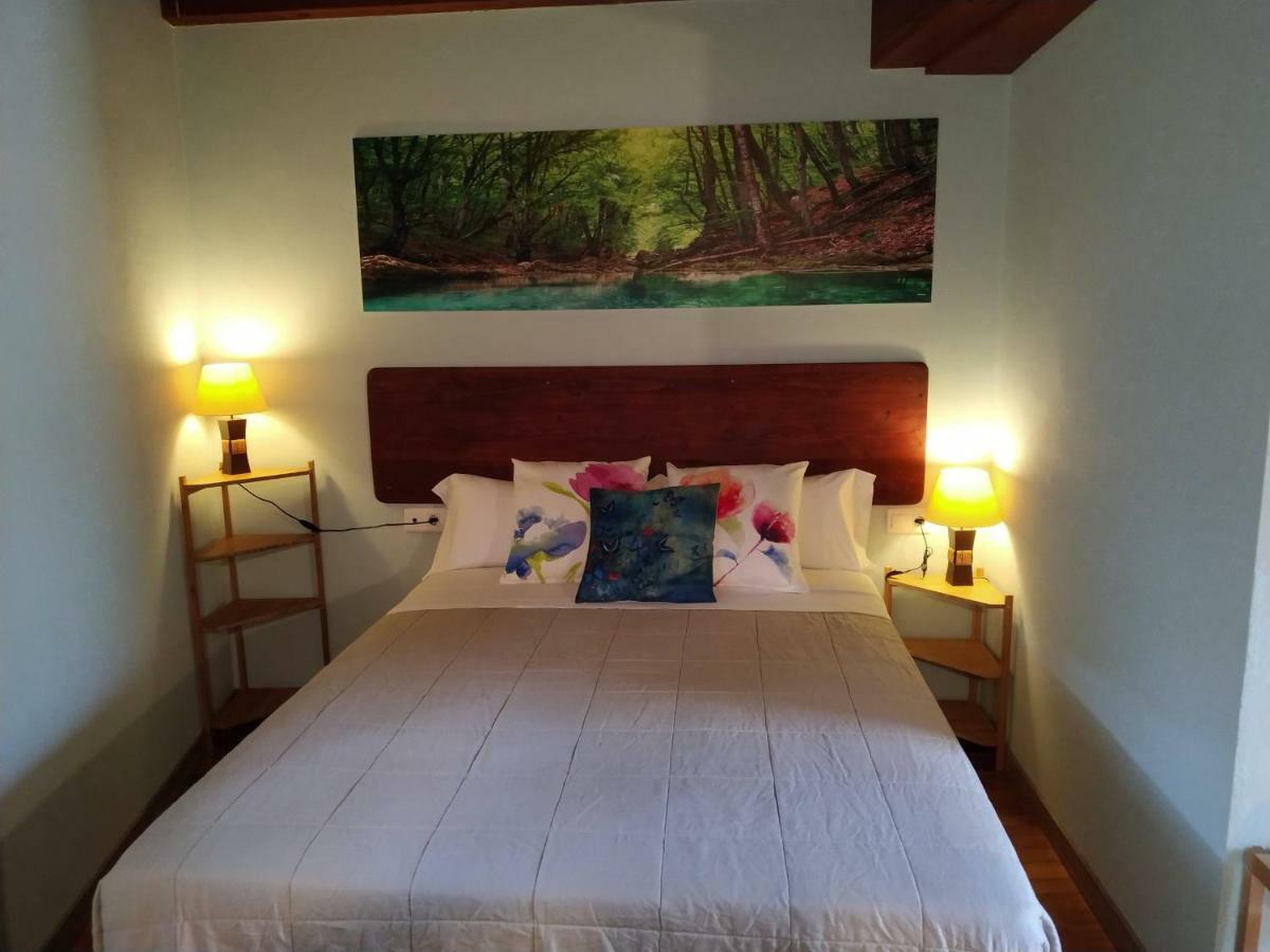 El Interior De Gaia Guest House Arriondas Luaran gambar